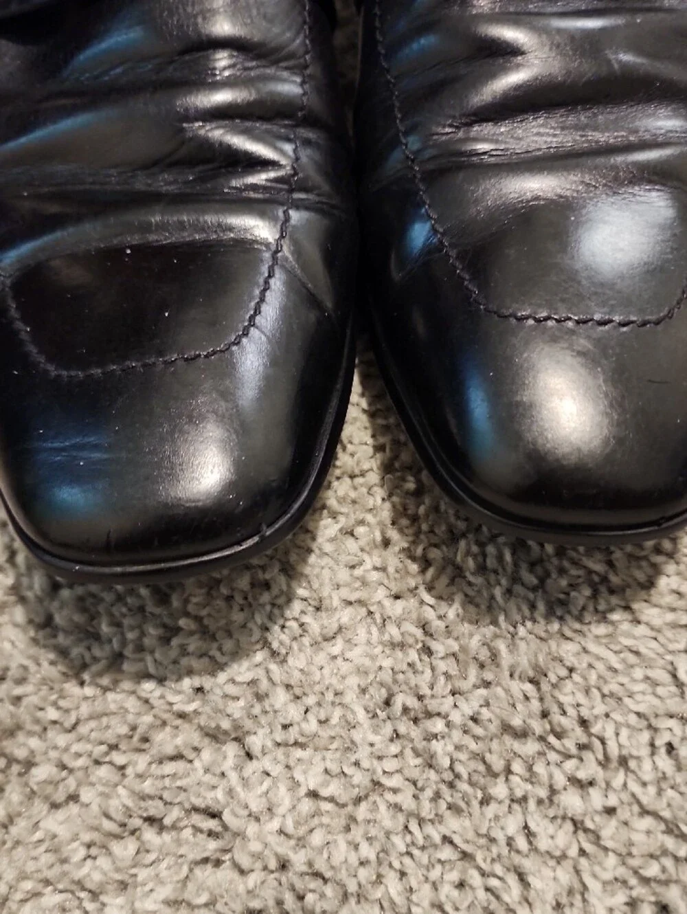 Gucci Black Leather Men’s Penny Loafers with Logo Accent